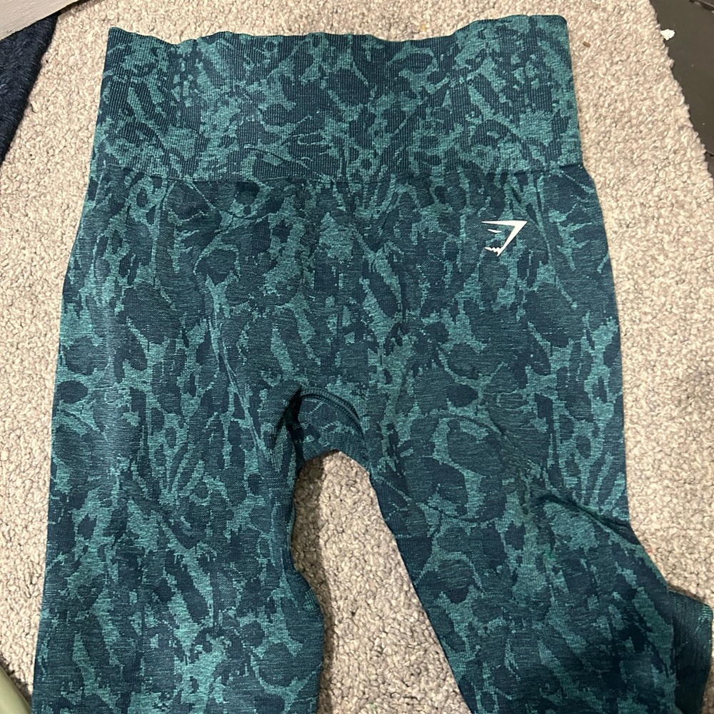 GYM SHARK SHORTS